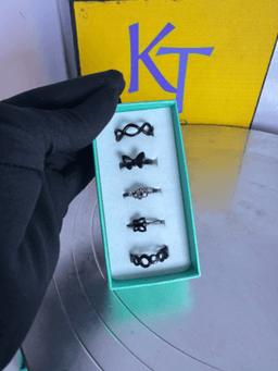 Knuckle rings in set